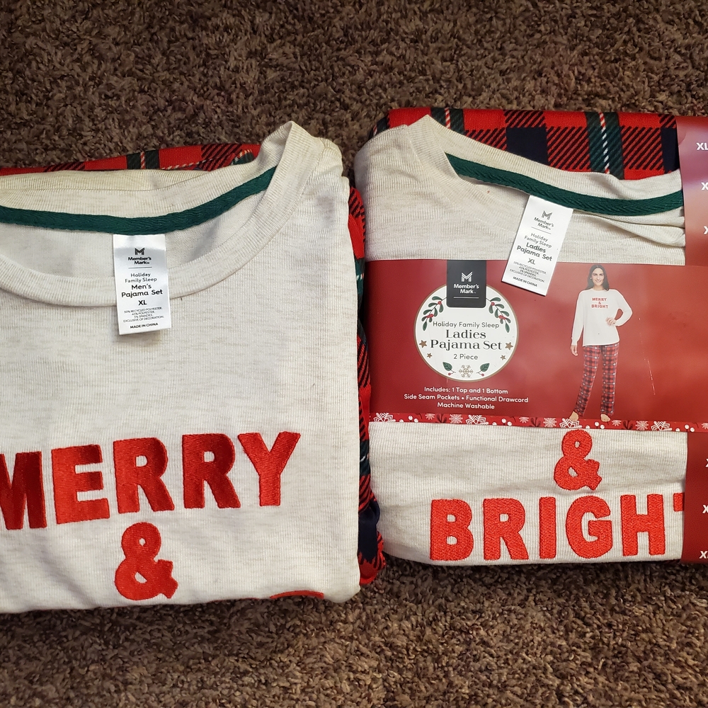 Mens And Womens Holiday Pajama Set SizE xl